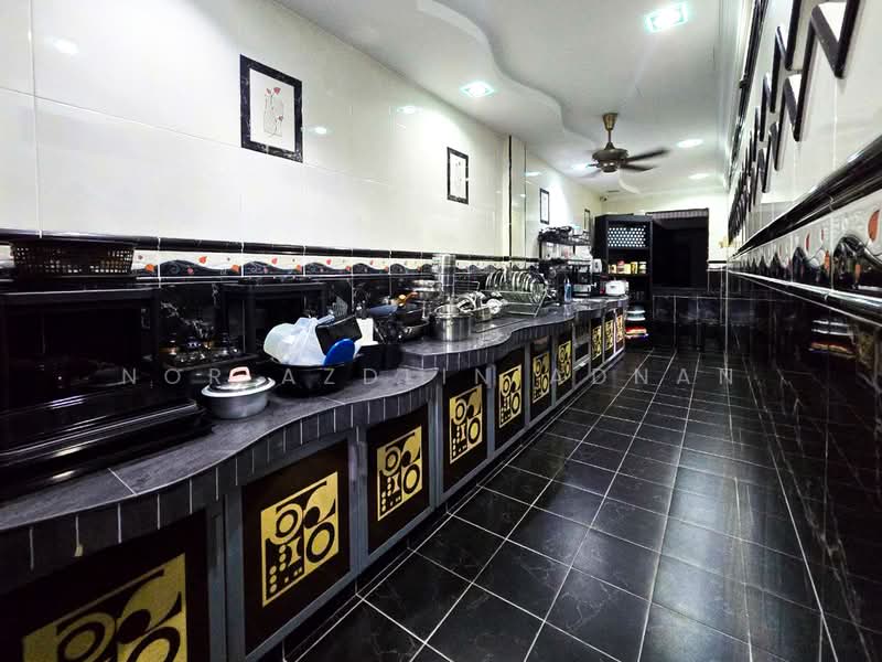 Bungalow for Sale in Bandar Seri Putra (Bangi) - Nor Azdlin Adnan - Kitchen - PropertyGuru.com.my