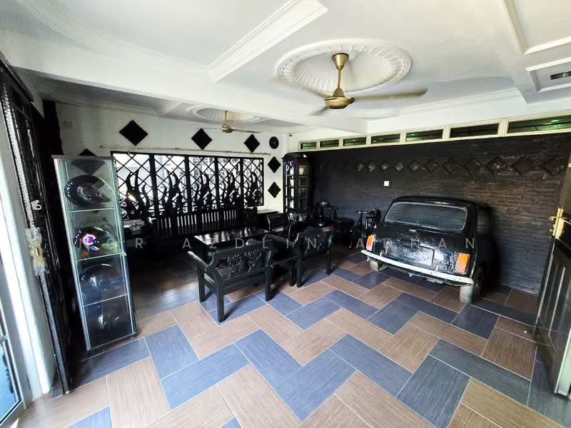 Bungalow for Sale in Bandar Seri Putra (Bangi) - Nor Azdlin Adnan - Living Room - PropertyGuru.com.my