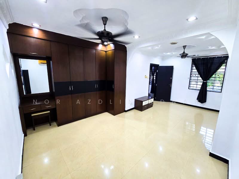 Bungalow for Sale in Bandar Seri Putra (Bangi) - Nor Azdlin Adnan - Bedroom - PropertyGuru.com.my