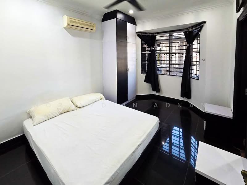 Bungalow for Sale in Bandar Seri Putra (Bangi) - Nor Azdlin Adnan - Bedroom - PropertyGuru.com.my