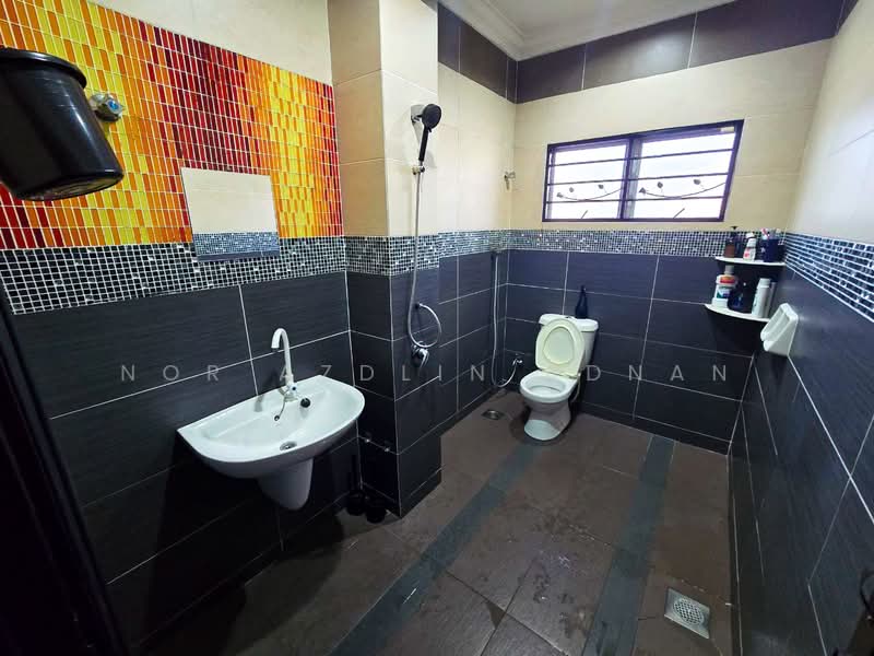 Bungalow for Sale in Bandar Seri Putra (Bangi) - Nor Azdlin Adnan - Bathroom - PropertyGuru.com.my