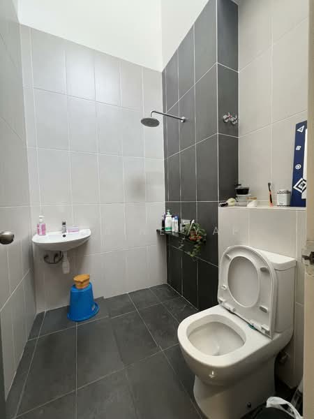 Rumah Teres 2 Tingkat untuk Disewa di Bandar Setia Alam (Kapar) - Elaine Yap - Bathroom - PropertyGuru.com.my