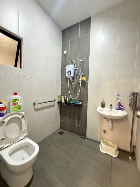 Rumah Teres 2 Tingkat untuk Disewa di Bandar Setia Alam (Kapar) - Elaine Yap - Bathroom - PropertyGuru.com.my