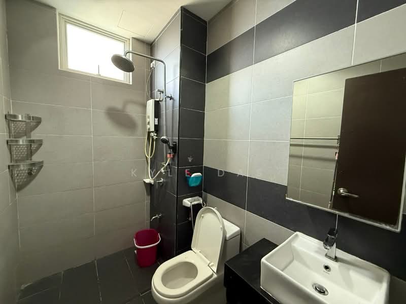 Kondominium untuk Dijual di M Condominium @ Larkin - Kyle Das - Bathroom - PropertyGuru.com.my