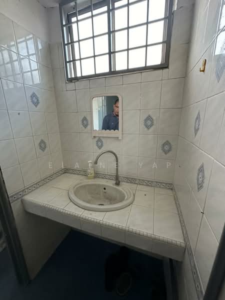 Factory for Rent in Bandar Pinggiran Subang (Shah Alam) - Elaine Yap - Bathroom - PropertyGuru.com.my