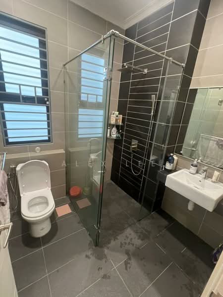 Rumah Teres 2 Tingkat untuk Dijual di Setia Alam (Selangor) - Alex Lee - Bathroom - PropertyGuru.com.my