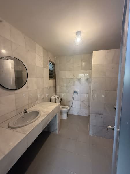 Kondominium untuk Disewa di Pelita Indah - Serene Chua - Bathroom - PropertyGuru.com.my