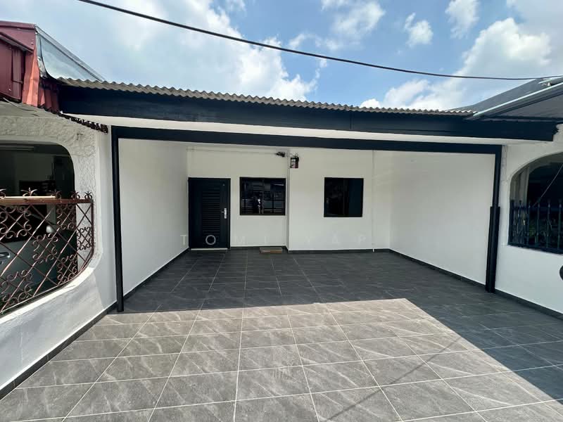 Rumah Teres 1 Tingkat untuk Dijual di Taman Mutiara (Ulu Tiram) - Tomi Yap - Exterior - PropertyGuru.com.my