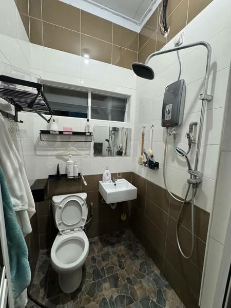 Rumah Teres 1 Tingkat untuk Dijual di Bandar Putra (Kulai) - Chen Shieh Yu - Bathroom - PropertyGuru.com.my