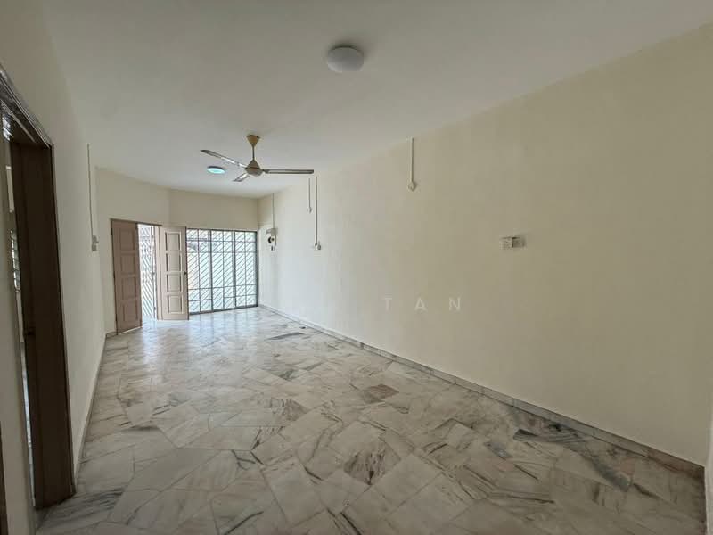 Rumah Teres 1 Tingkat untuk Dijual di Taman Skudai Baru (Skudai) - Iden Tan - Living Room - PropertyGuru.com.my
