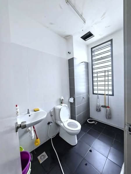 2-storey Terraced House for Sale in Taman Pelangi Indah (Ulu Tiram) - Karl Lim - Bathroom - PropertyGuru.com.my