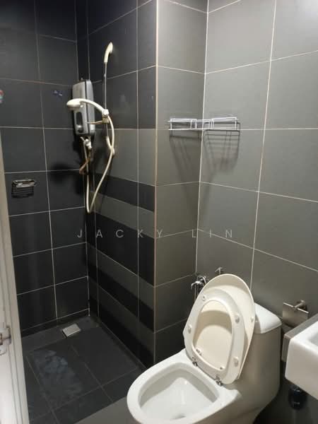 Kondominium untuk Disewa di Arte Subang West - Jacky Lin - Bathroom - PropertyGuru.com.my