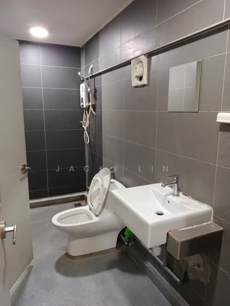 Kondominium untuk Disewa di Arte Subang West - Jacky Lin - Bathroom - PropertyGuru.com.my