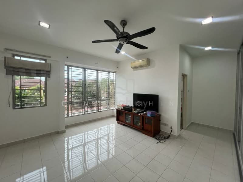 Rumah Teres 2 Tingkat untuk Disewa di Taman Universiti Indah (Seri Kembangan) - Dennix Chin - Living Room - PropertyGuru.com.my