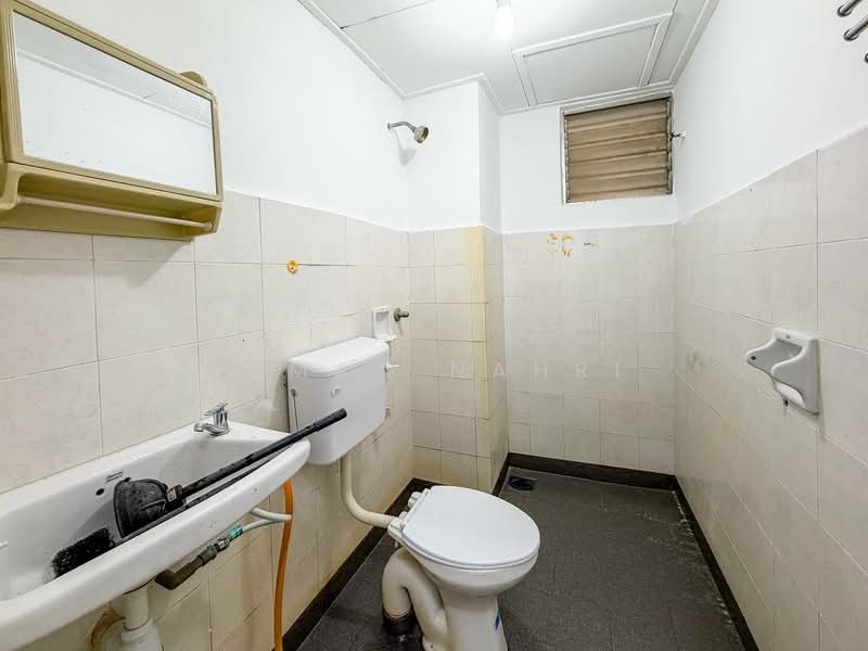 Apartment for Sale at Pangsapuri Cemara - Ilman Nahri - Bathroom - PropertyGuru.com.my