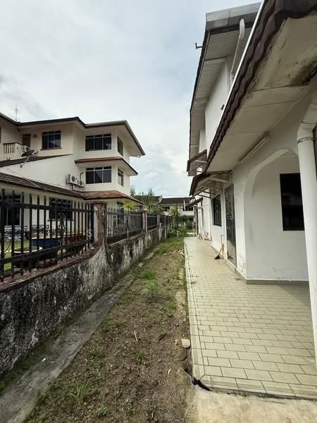 2-storey Terraced House for Sale in Taman Pelangi (Johor Bahru) - Shi Ting - Exterior - PropertyGuru.com.my