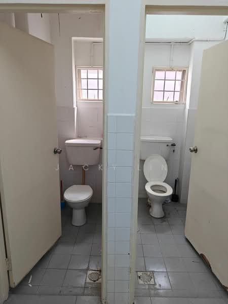 Kedai / Pejabat untuk Disewa di Taman Subang Indah (Sunway) - Jacky Lin - Bathroom - PropertyGuru.com.my