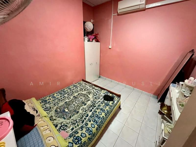 Rumah Teres 1 Tingkat untuk Dijual di Taman Daya (Johor Bahru) - Amir Faris Rusli - Bedroom - PropertyGuru.com.my