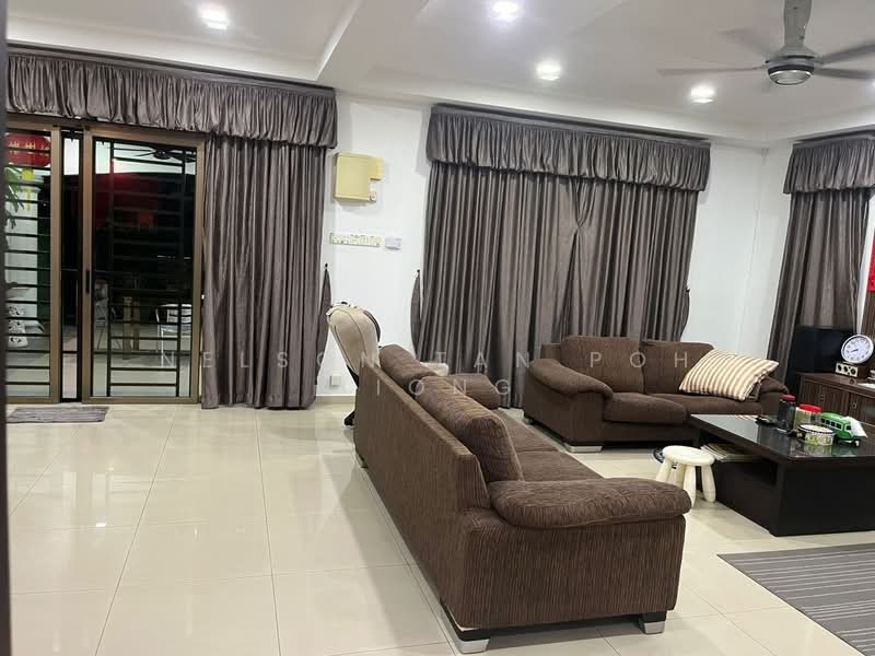 Rumah Berkembar untuk Dijual di Taman Johor (Tampoi) - Nelson Tan Poh Kiong - Living Room - PropertyGuru.com.my