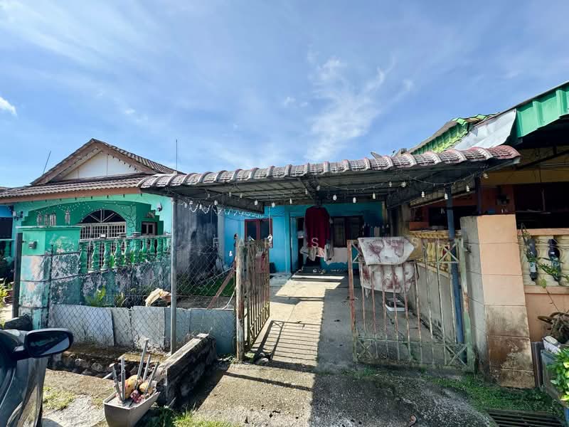 Rumah Teres 1 Tingkat untuk Dijual di Taman Sayong Indah (Ulu Sungai Johor) - Amir Faris Rusli - Exterior - PropertyGuru.com.my