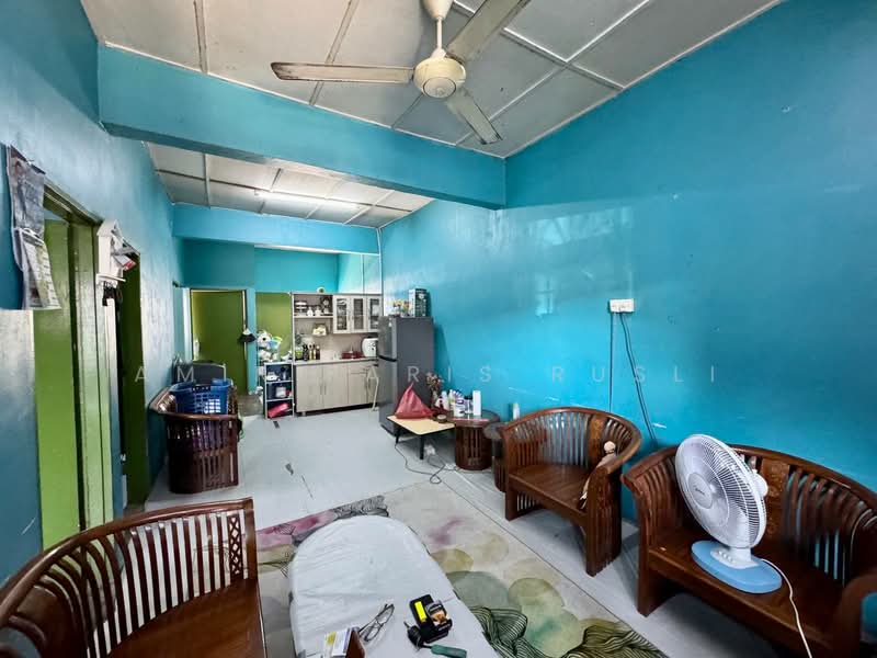 Rumah Teres 1 Tingkat untuk Dijual di Taman Sayong Indah (Ulu Sungai Johor) - Amir Faris Rusli - Living Room - PropertyGuru.com.my