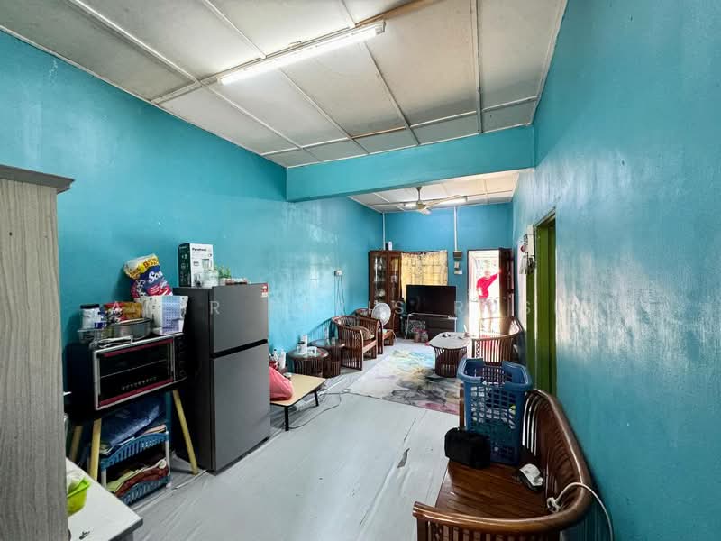 Rumah Teres 1 Tingkat untuk Dijual di Taman Sayong Indah (Ulu Sungai Johor) - Amir Faris Rusli - Living Room - PropertyGuru.com.my