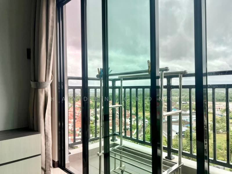 Servis Apartment untuk Dijual di Molek Regency - Hayden Chong - Balcony - PropertyGuru.com.my