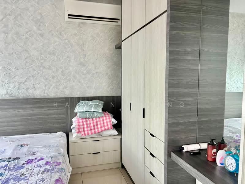 Servis Apartment untuk Dijual di Molek Regency - Hayden Chong - Bedroom - PropertyGuru.com.my