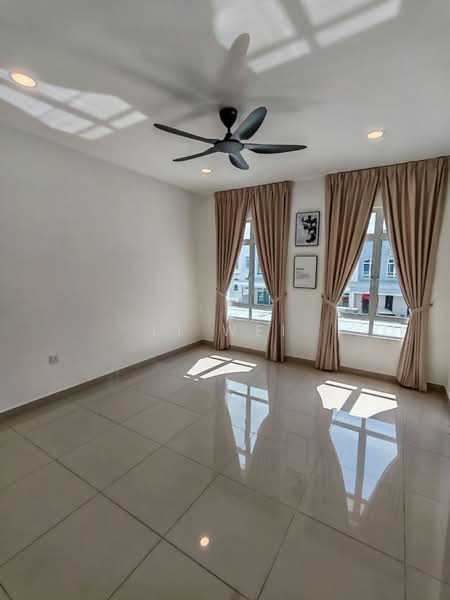 2-storey Terraced House for Rent in Bandar Dato Onn (Tebrau) - Li Wei - Living Room - PropertyGuru.com.my