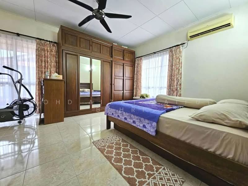 Semi-Detached House for Sale in Taman Setia 2 (Balakong) - Mohd Aizat Saiful Bahri - Bedroom - PropertyGuru.com.my