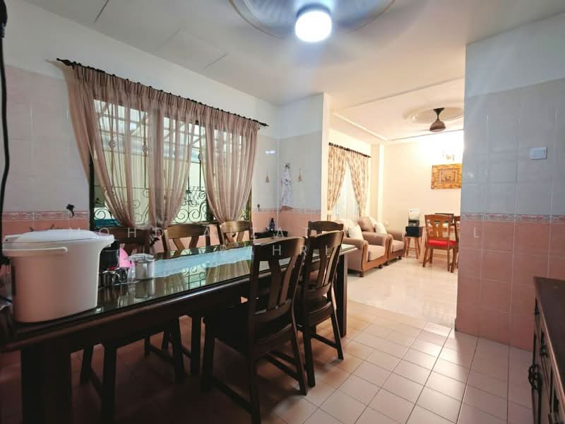 Semi-Detached House for Sale in Taman Setia 2 (Balakong) - Mohd Aizat Saiful Bahri - Dining Room - PropertyGuru.com.my