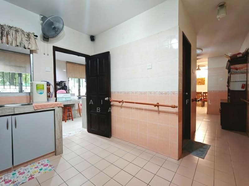 Semi-Detached House for Sale in Taman Setia 2 (Balakong) - Mohd Aizat Saiful Bahri - Kitchen - PropertyGuru.com.my