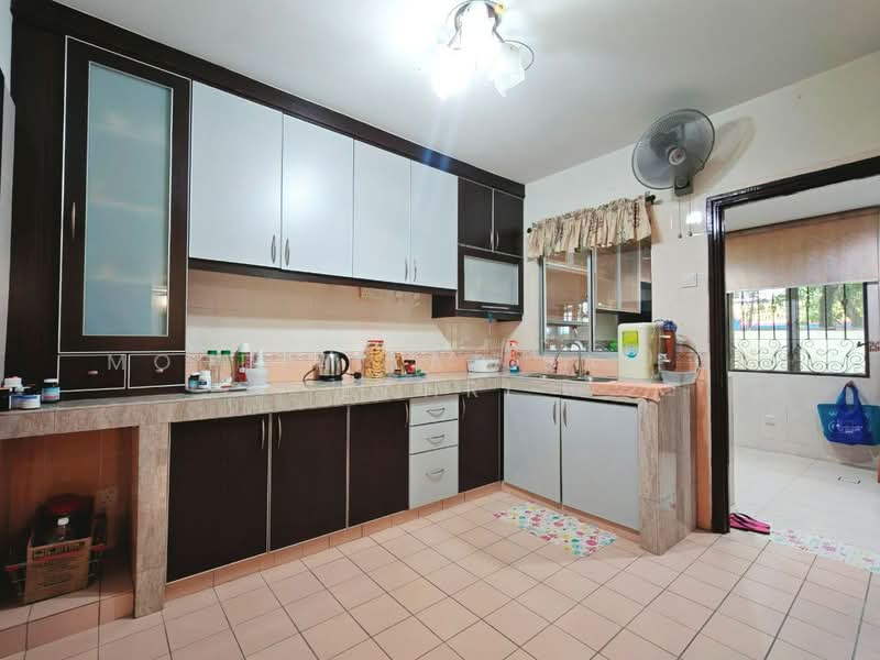 Semi-Detached House for Sale in Taman Setia 2 (Balakong) - Mohd Aizat Saiful Bahri - Kitchen - PropertyGuru.com.my
