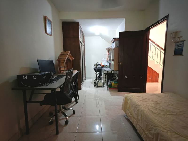 Semi-Detached House for Sale in Taman Setia 2 (Balakong) - Mohd Aizat Saiful Bahri - Bedroom - PropertyGuru.com.my