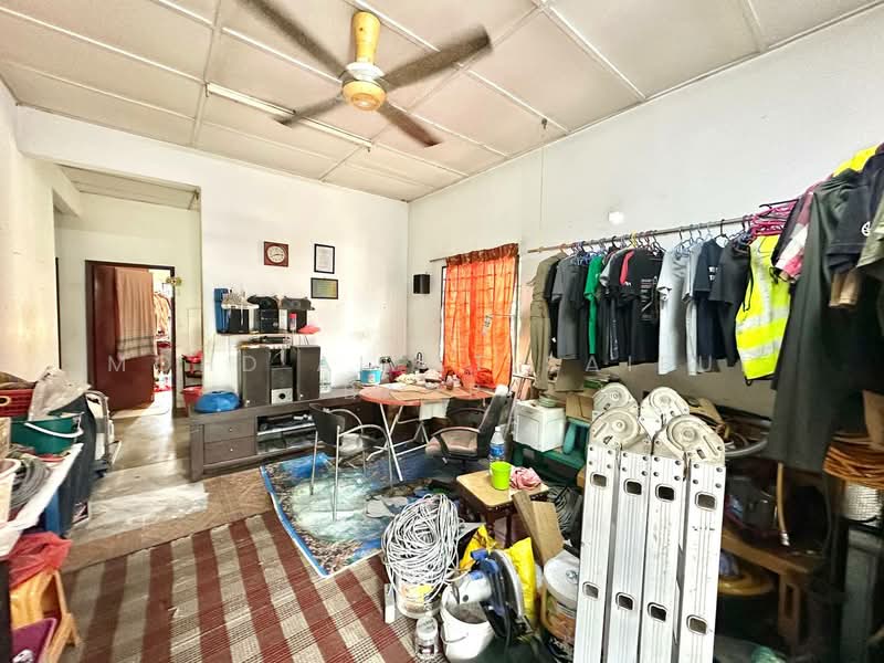 Rumah Banglo untuk Dijual di Shah Alam (Selangor) - Mohd Aizat Saiful Bahri - Living Room - PropertyGuru.com.my