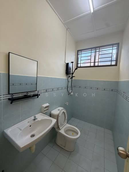 Rumah Teres 1.5 Tingkat untuk Disewa di Taman Setia Indah (Tebrau) - Jessy Koh - Bathroom - PropertyGuru.com.my