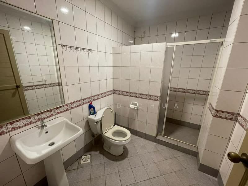 Kondominium untuk Dijual di Village Grove - Alfred Chua - Bathroom - PropertyGuru.com.my
