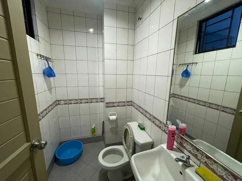 Kondominium untuk Dijual di Village Grove - Alfred Chua - Bathroom - PropertyGuru.com.my