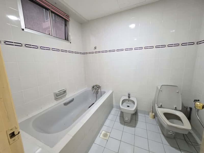 Kondominium untuk Dijual di D' Mayang Condominium - Ryan Tee - Bathroom - PropertyGuru.com.my