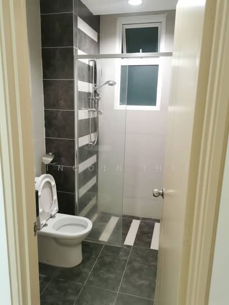 Servis Apartment untuk Dijual di The Court @ Central Residence - Lincoln Thye - Bathroom - PropertyGuru.com.my