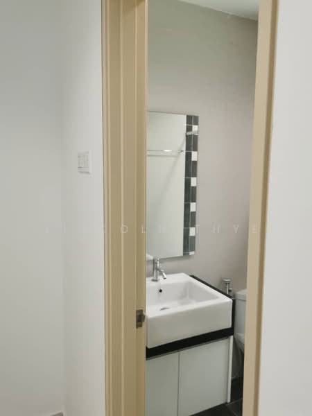 Servis Apartment untuk Dijual di The Court @ Central Residence - Lincoln Thye - Bathroom - PropertyGuru.com.my