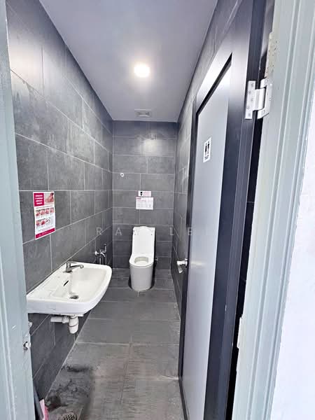 Kilang untuk Disewa di Kawasan Perindustrian Sungai Puloh (Kapar) - Ray Lee - Bathroom - PropertyGuru.com.my