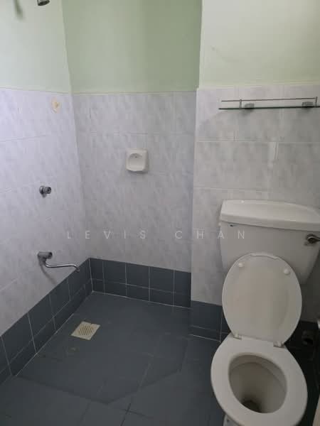 Rumah Teres untuk Disewa di Alam Damai (Cheras) - Levis Chan - Bathroom - PropertyGuru.com.my