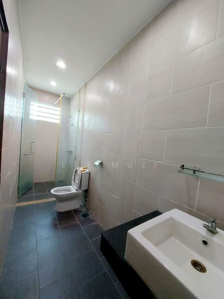 Semi-Detached House for Sale in Ipoh (Perak) - Lee Muzi - Bathroom - PropertyGuru.com.my
