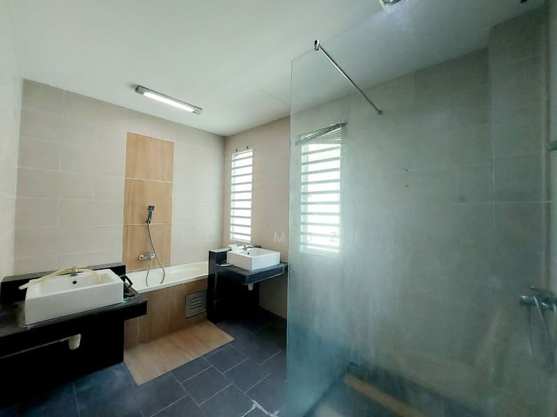 Semi-Detached House for Sale in Ipoh (Perak) - Lee Muzi - Bathroom - PropertyGuru.com.my
