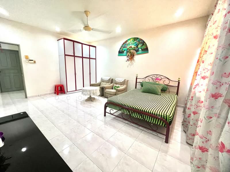 2-storey Terraced House for Sale in Taman Sri Putra (Tampoi) - Coco Feng Lily - Living Room - PropertyGuru.com.my