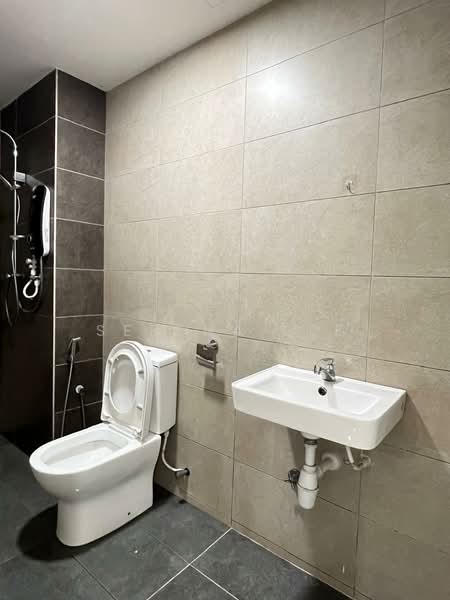 Service Residence for Sale at AraTre' Residences - Serena Lee - Bathroom - PropertyGuru.com.my