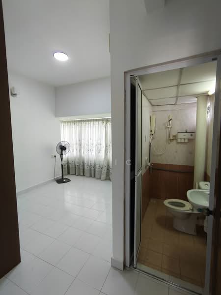 Pangsapuri untuk Dijual di University Place (Plaza Ivory) - Ederic . - Bathroom - PropertyGuru.com.my