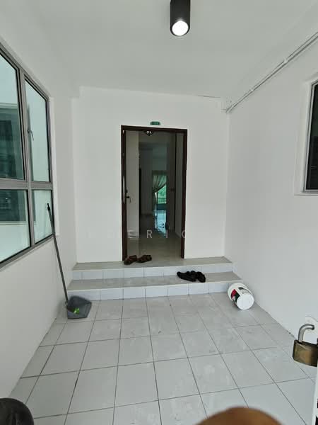Pangsapuri untuk Dijual di University Place (Plaza Ivory) - Ederic . - Entrance - PropertyGuru.com.my