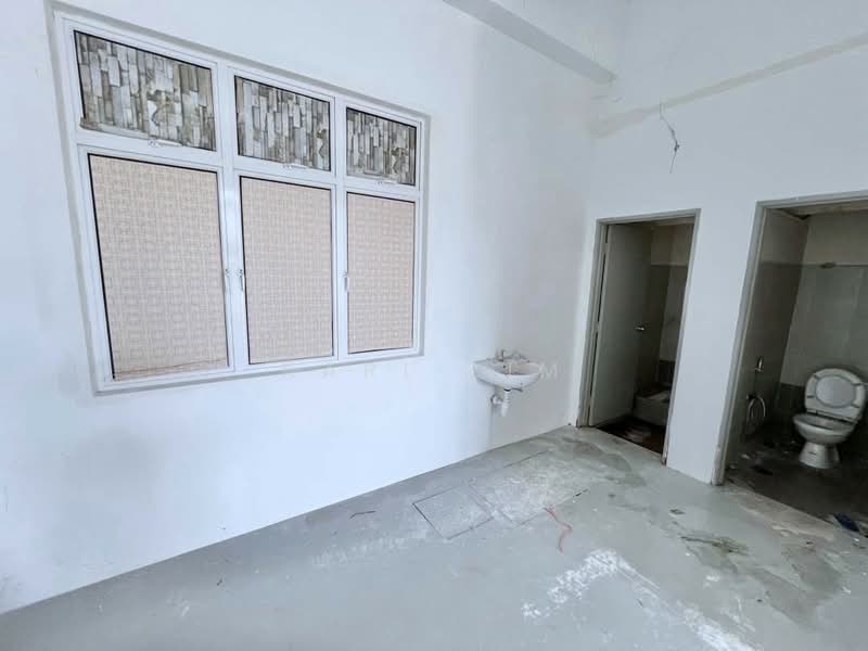 Shop / Office for Sale in Pusat Perdagangan Danga Utama (Johor Bahru) - Karl Lim - Bathroom - PropertyGuru.com.my